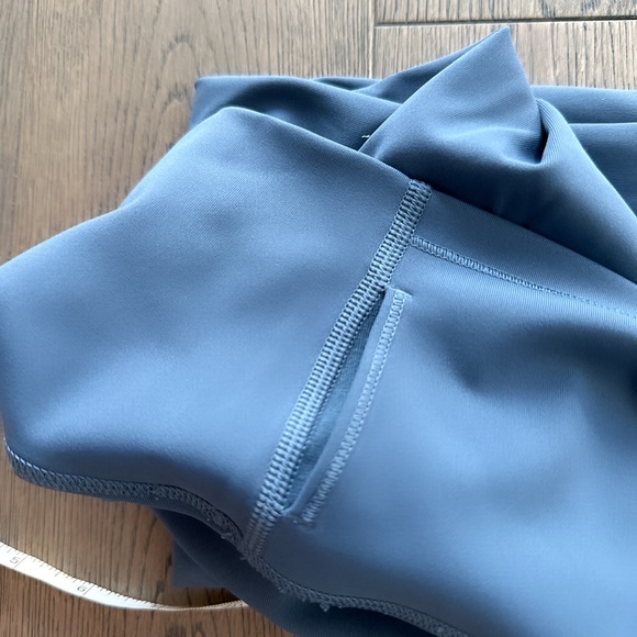 🐳 Lululemon Align Cropped Leggings Size 2 Blue - Picture 5 of 5